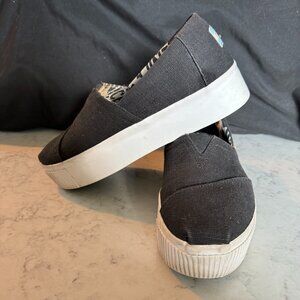 Toms Black Canvas size 6